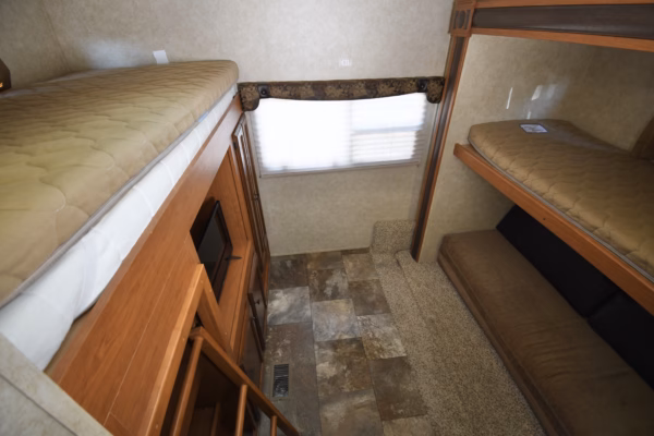 Spacious Bunkhouse Trailer w/ Camp Kitchen - $93/wk - Image 19
