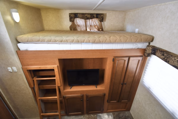 Spacious Bunkhouse Trailer w/ Camp Kitchen - $93/wk - Image 20