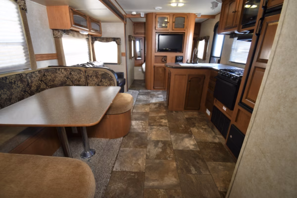 Spacious Bunkhouse Trailer w/ Camp Kitchen - $93/wk - Image 24