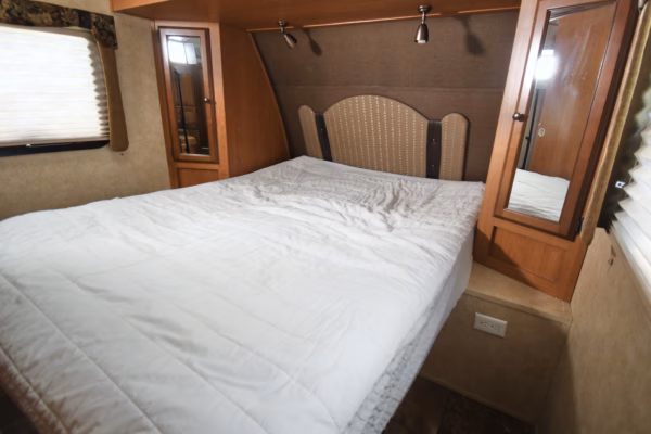 Spacious Bunkhouse Trailer w/ Camp Kitchen - $93/wk - Image 29