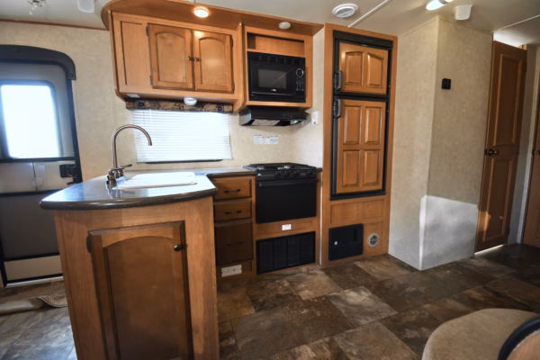 Spacious Bunkhouse Trailer w/ Camp Kitchen - $93/wk - Image 9