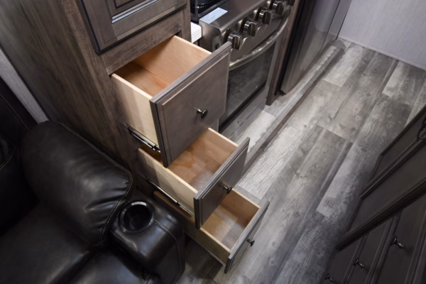 Luxury Bunkhouse Fifth w/ Camp Kitchen & Island - $175/wk - Image 15