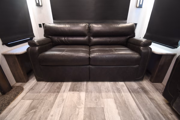 Luxury Bunkhouse Fifth w/ Camp Kitchen & Island - $175/wk - Image 18