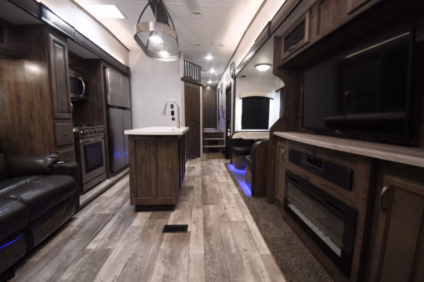 Luxury Bunkhouse Fifth w/ Camp Kitchen & Island - $175/wk - Image 19