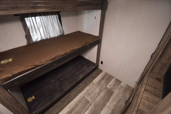 Luxury Bunkhouse Fifth w/ Camp Kitchen & Island - $175/wk - Image 24