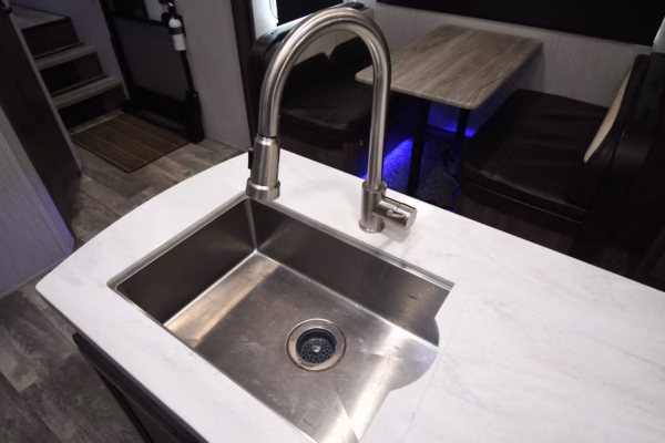 Luxury Bunkhouse Fifth w/ Camp Kitchen & Island - $175/wk - Image 10