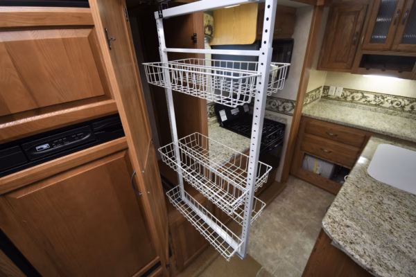 Spacious, Fully Functional Fifth w/ Kitchen Peninsula - $101/wk - Image 12