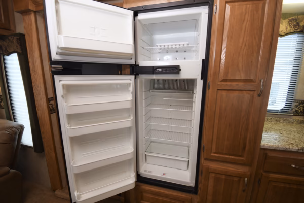 Spacious, Fully Functional Fifth w/ Kitchen Peninsula - $101/wk - Image 13