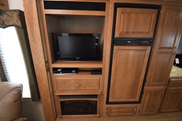 Spacious, Fully Functional Fifth w/ Kitchen Peninsula - $101/wk - Image 14