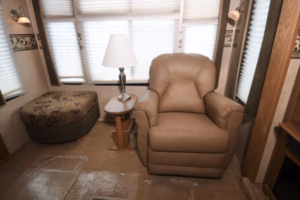 Spacious, Fully Functional Fifth w/ Kitchen Peninsula - $101/wk - Image 15