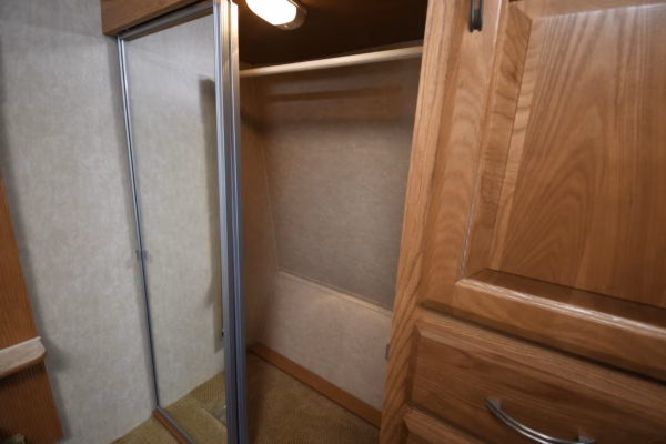 Spacious, Fully Functional Fifth w/ Kitchen Peninsula - $101/wk - Image 21