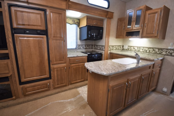 Spacious, Fully Functional Fifth w/ Kitchen Peninsula - $101/wk - Image 6