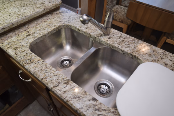 Spacious, Fully Functional Fifth w/ Kitchen Peninsula - $101/wk - Image 7