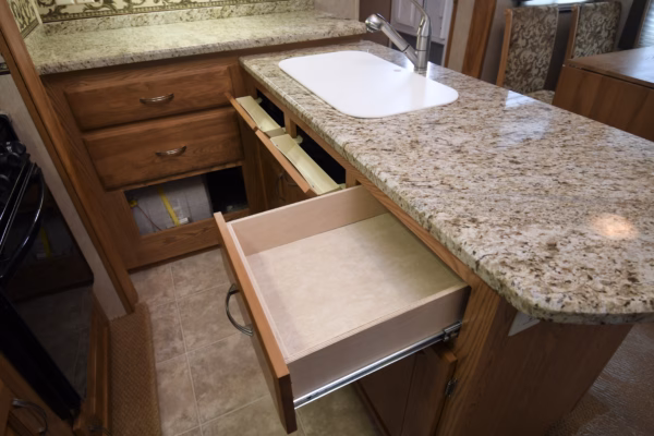 Spacious, Fully Functional Fifth w/ Kitchen Peninsula - $101/wk - Image 8