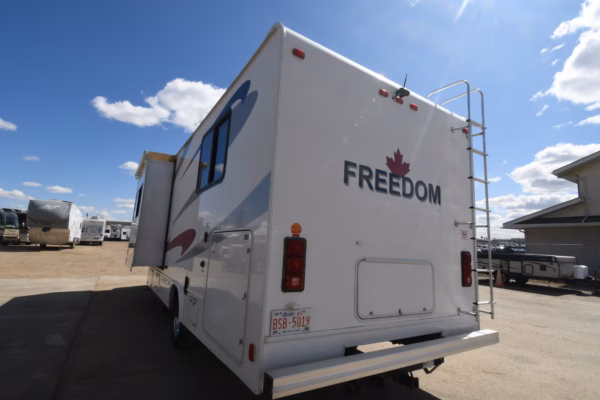 Class C w/ Storage Galore & Loft Bunk - $175/wk - Image 4