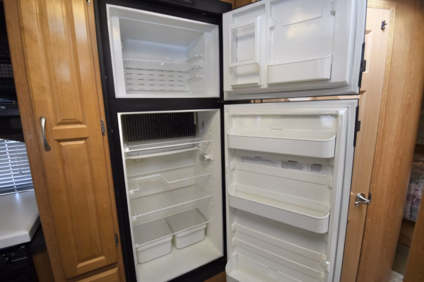 Spacious 'Oldie' Class A w/ Lots of Storage for Serious Roadies - $167/wk - Image 14
