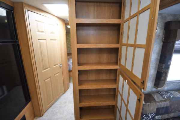 Spacious 'Oldie' Class A w/ Lots of Storage for Serious Roadies - $167/wk - Image 17