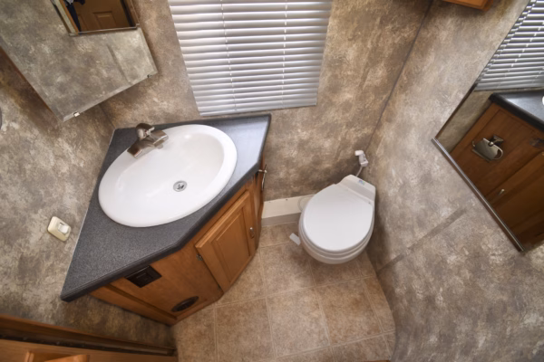 Spacious 'Oldie' Class A w/ Lots of Storage for Serious Roadies - $167/wk - Image 21
