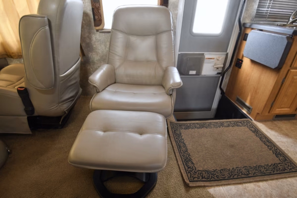 Spacious 'Oldie' Class A w/ Lots of Storage for Serious Roadies - $167/wk - Image 8