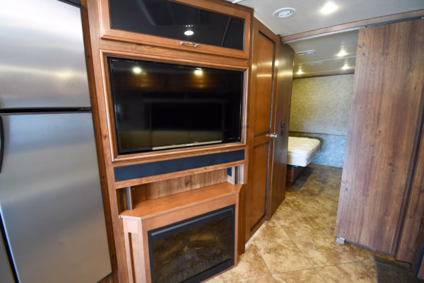 Luxury Class A w/ Full Home Amenities & Added Storage - $270/wk - Image 14