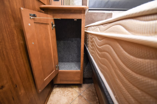 Luxury Class A w/ Full Home Amenities & Added Storage - $270/wk - Image 16
