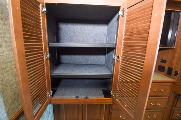 Luxury Class A w/ Full Home Amenities & Added Storage - $270/wk - Image 18