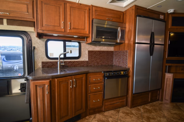 Luxury Class A w/ Full Home Amenities & Added Storage - $270/wk - Image 9