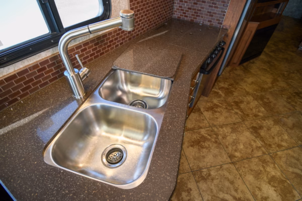 Luxury Class A w/ Full Home Amenities & Added Storage - $270/wk - Image 10