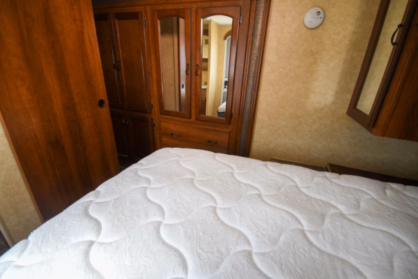Cozy, Spacious Couples' w/ Tons of Storage - $76/wk - Image 15