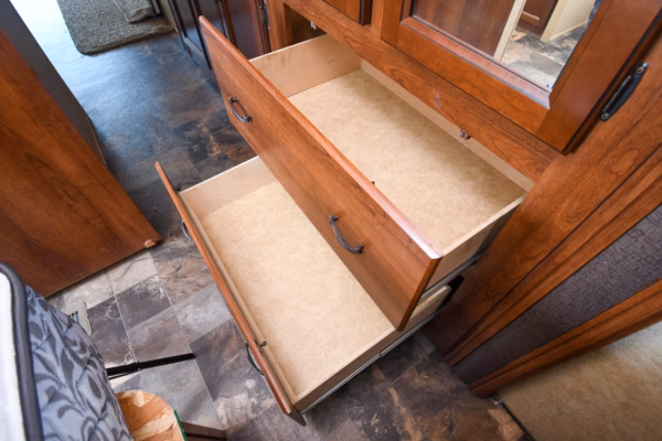 Cozy, Spacious Couples' w/ Tons of Storage - $76/wk - Image 17