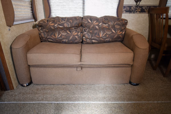 Cozy, Spacious Couples' w/ Tons of Storage - $76/wk - Image 20