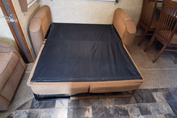 Cozy, Spacious Couples' w/ Tons of Storage - $76/wk - Image 21