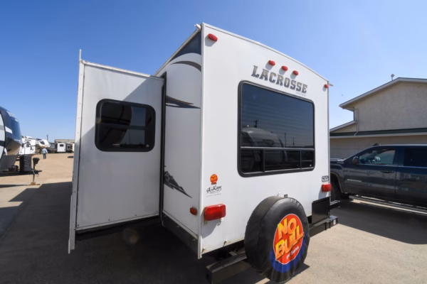 Cozy, Spacious Couples' w/ Tons of Storage - $76/wk - Image 4