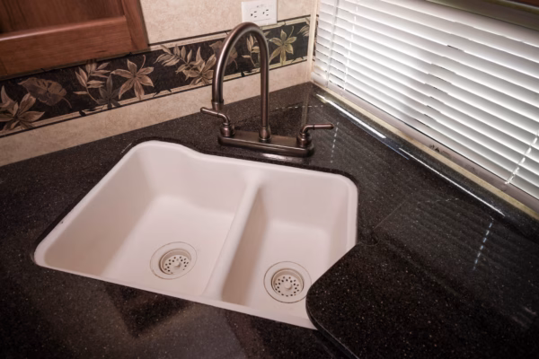 Cozy, Spacious Couples' w/ Tons of Storage - $76/wk - Image 8