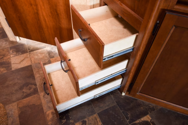Cozy, Spacious Couples' w/ Tons of Storage - $76/wk - Image 9