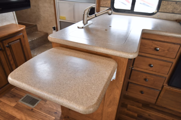 Spacious Bunkhouse Fifth w/ Camp Kitchen - $93/wk - Image 10