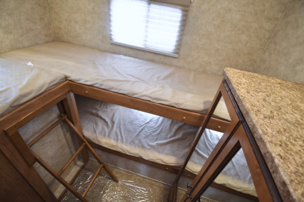Spacious Bunkhouse Fifth w/ Camp Kitchen - $93/wk - Image 15
