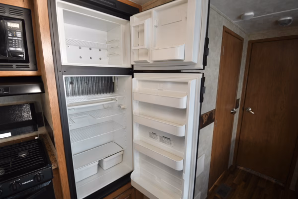 Spacious & Cozy Trailer w/ Storage & Bunks - $76/wk - Image 12