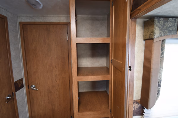 Spacious & Cozy Trailer w/ Storage & Bunks - $76/wk - Image 13