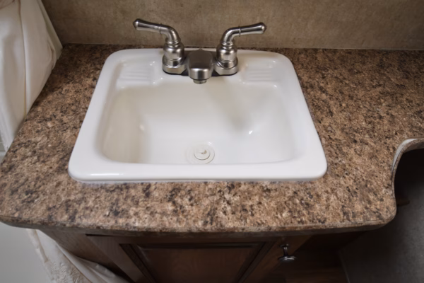Spacious & Cozy Trailer w/ Storage & Bunks - $76/wk - Image 15