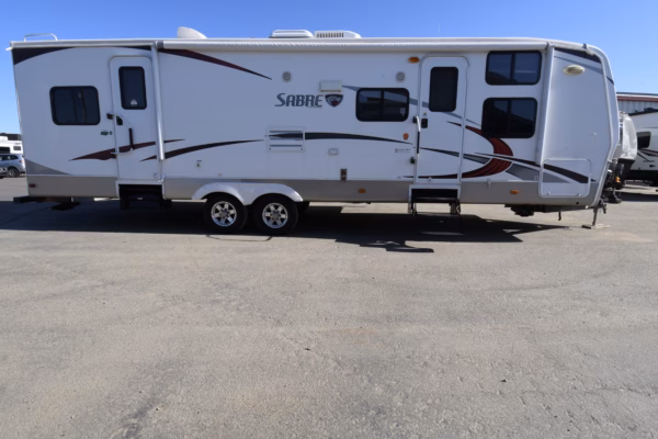 Spacious & Cozy Trailer w/ Storage & Bunks - $76/wk - Image 3