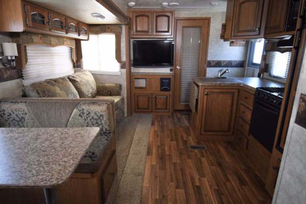 Spacious & Cozy Trailer w/ Storage & Bunks - $76/wk - Image 22
