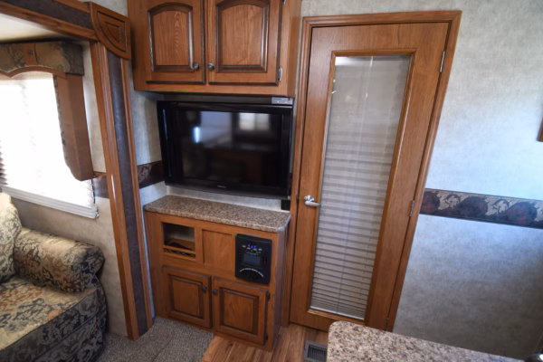 Spacious & Cozy Trailer w/ Storage & Bunks - $76/wk - Image 26