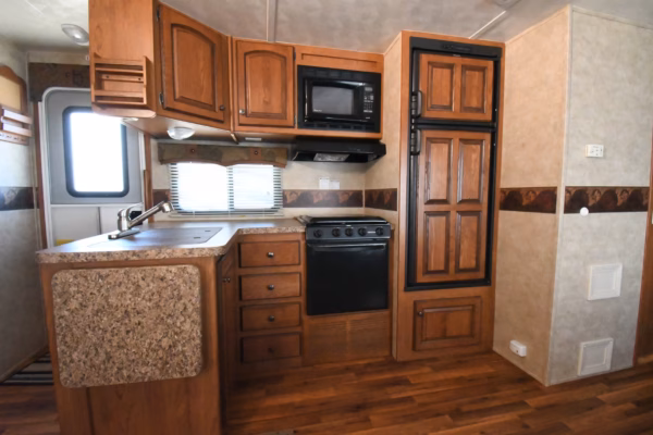 Spacious & Cozy Trailer w/ Storage & Bunks - $76/wk - Image 7