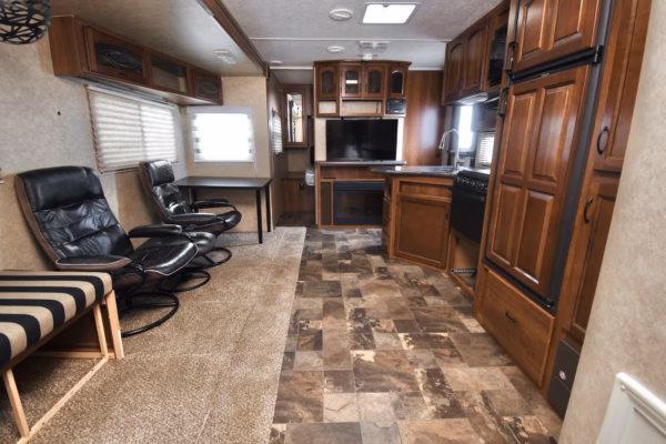 Customizable Bunkhouse w/ Camp Kitchen - $59/wk - Image 18