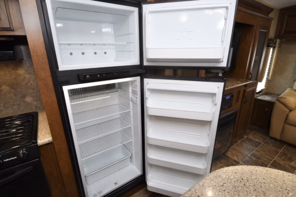 Spacious Luxury Couples' w/ Camp Kitchen - $94/wk - Image 12
