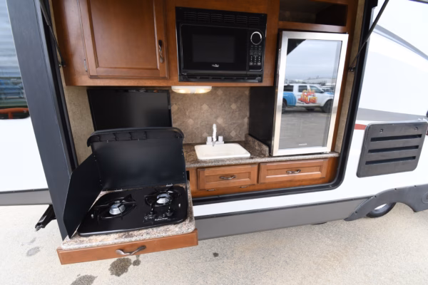 Spacious Luxury Couples' w/ Camp Kitchen - $94/wk - Image 3