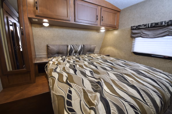 Spacious Luxury Couples' w/ Camp Kitchen - $94/wk - Image 23