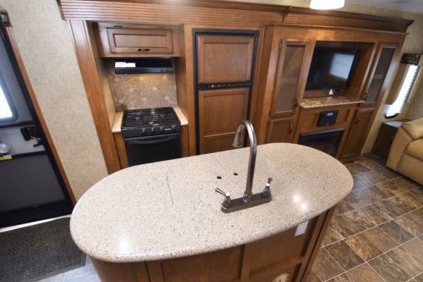 Spacious Luxury Couples' w/ Camp Kitchen - $94/wk - Image 7