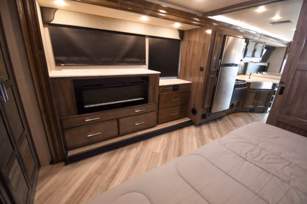 Sleek & Luxurious Low KM Class A - $358/wk - Image 19